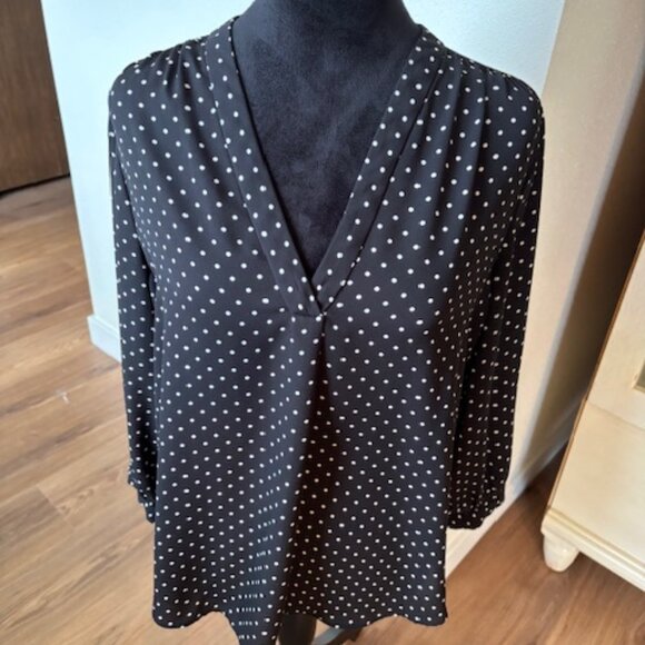 Vince Camuto Black Polka Dot 3/4 Sleeve V Neck Blouse EUC M - Picture 1 of 6